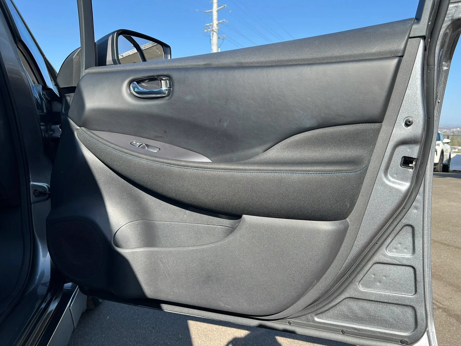 Used 2025 Nissan Leaf S FWD image 25