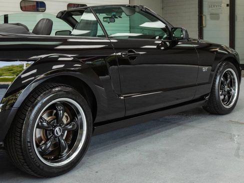 Used 2005 Ford Mustang GT RWD image 33