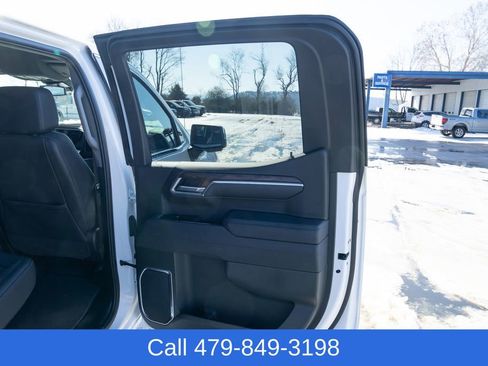 Used 2025 GMC Sierra 1500 SLT image 14