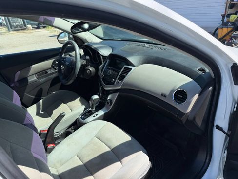 Used 2016 Chevrolet Cruze LT FWD image 16