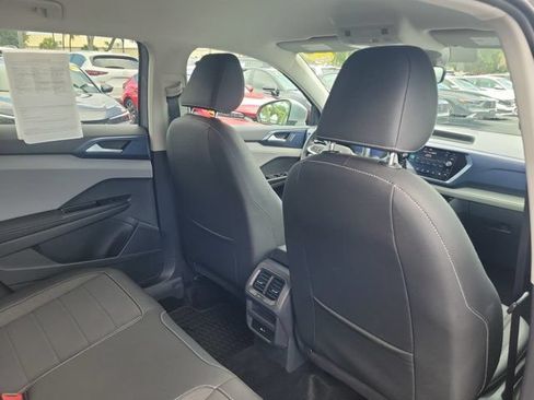 Used 2024 Volkswagen Taos SE FWD image 10
