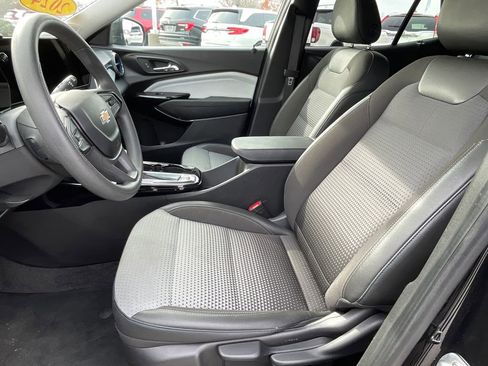 Used 2024 Chevrolet Trax LT image 25
