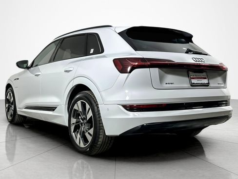Used 2022 Audi e-tron Premium w/ Convenience Plus Package image 3