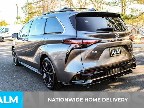 Used 2022 Toyota Sienna XSE image 5