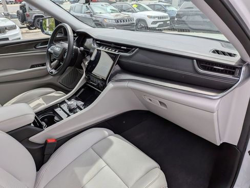 Used 2023 Jeep Grand Cherokee L Overland w/ Advanced Protech Group III AWD/4WD image 33