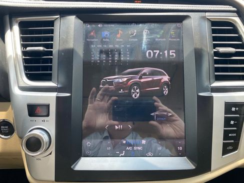 Used 2015 Toyota Highlander XLE image 28