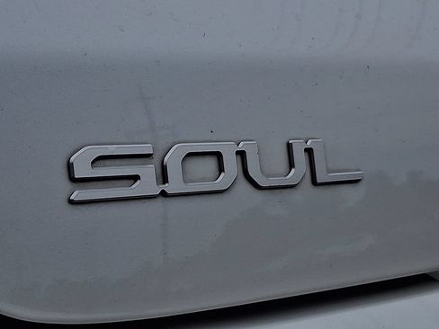 Certified 2023 Kia Soul LX w/ LX Technology Package FWD image 30