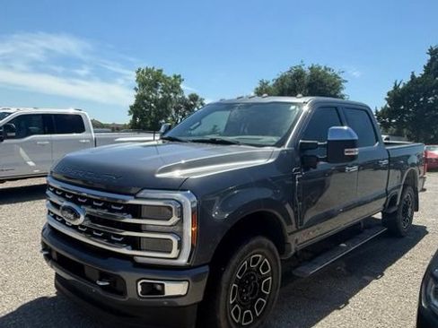 Used 2023 Ford F250 Platinum AWD/4WD image 3