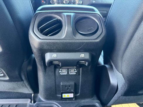 Used 2021 Jeep Wrangler Unlimited Rubicon AWD/4WD image 12