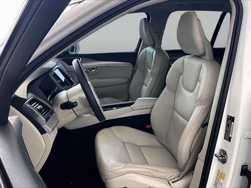 Used 2021 Volvo XC90 T5 Momentum w/ Protection Package Premier FWD image 8