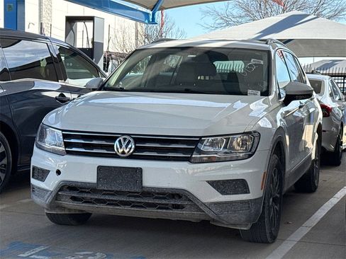 Used 2020 Volkswagen Tiguan SE image 1