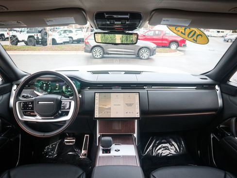 Used 2025 Land Rover Range Rover Autobiography image 29