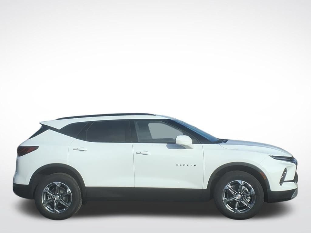 New 2026 Chevrolet Blazer LT w/ Convenience Package AWD/4WD image 2