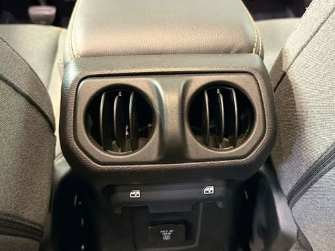 Used 2025 Jeep Wrangler Unlimited Sahara image 25