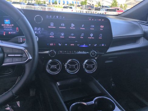 Used 2024 Chevrolet Blazer EV LT AWD/4WD image 17