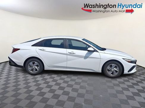 Certified 2024 Hyundai Elantra SE FWD image 7