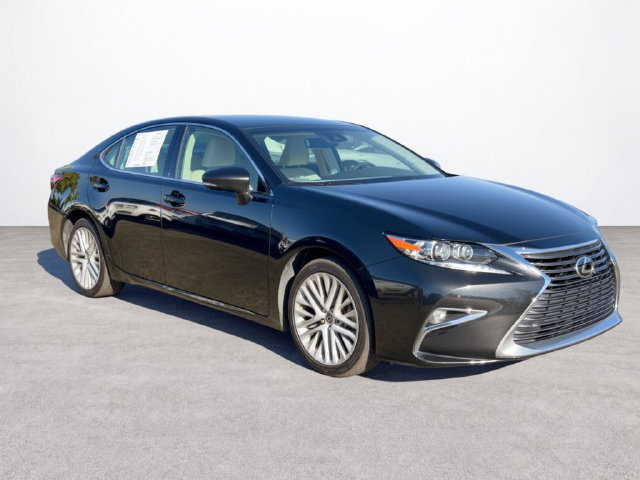 Used 2017 Lexus ES 350 w/ Ultra Luxury Package FWD image 7