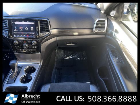 Used 2021 Jeep Grand Cherokee Laredo X image 22