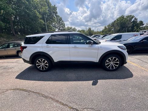 Used 2025 Ford Explorer ST-Line AWD/4WD image 5
