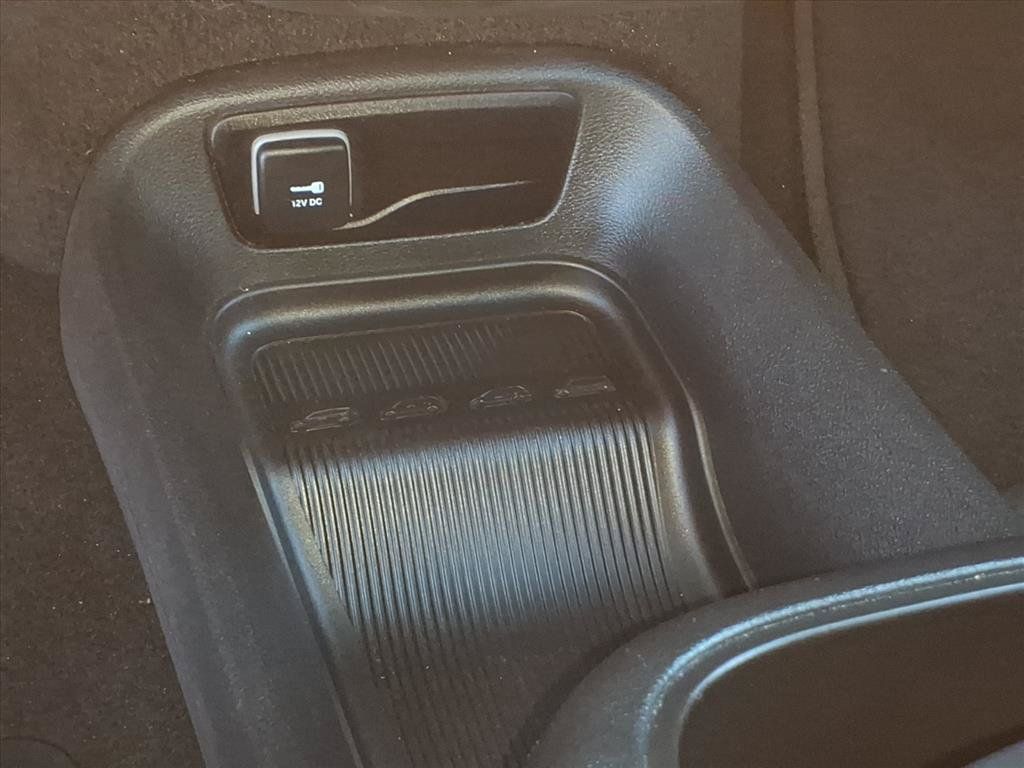 Used 2025 Chrysler Pacifica Select FWD image 33