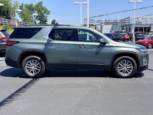 Used 2022 Chevrolet Traverse LT FWD image 4