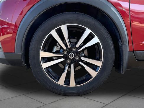 Used 2019 Nissan Kicks SV FWD image 12