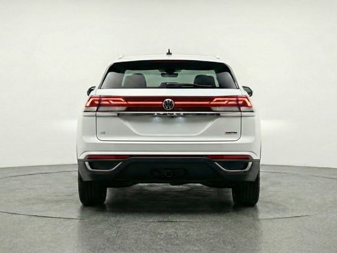 Used 2025 Volkswagen Atlas Cross Sport SE image 7