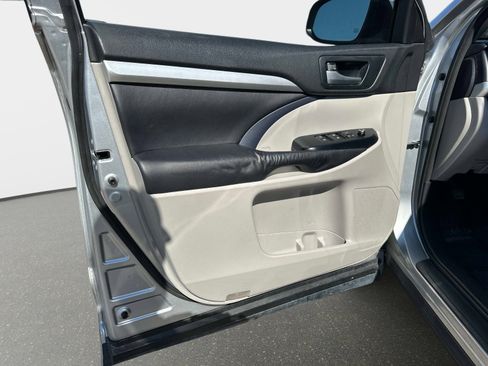Used 2016 Toyota Highlander XLE image 16