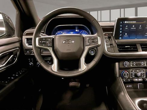 Used 2023 Chevrolet Suburban Z71 w/ Luxury Package AWD/4WD image 8
