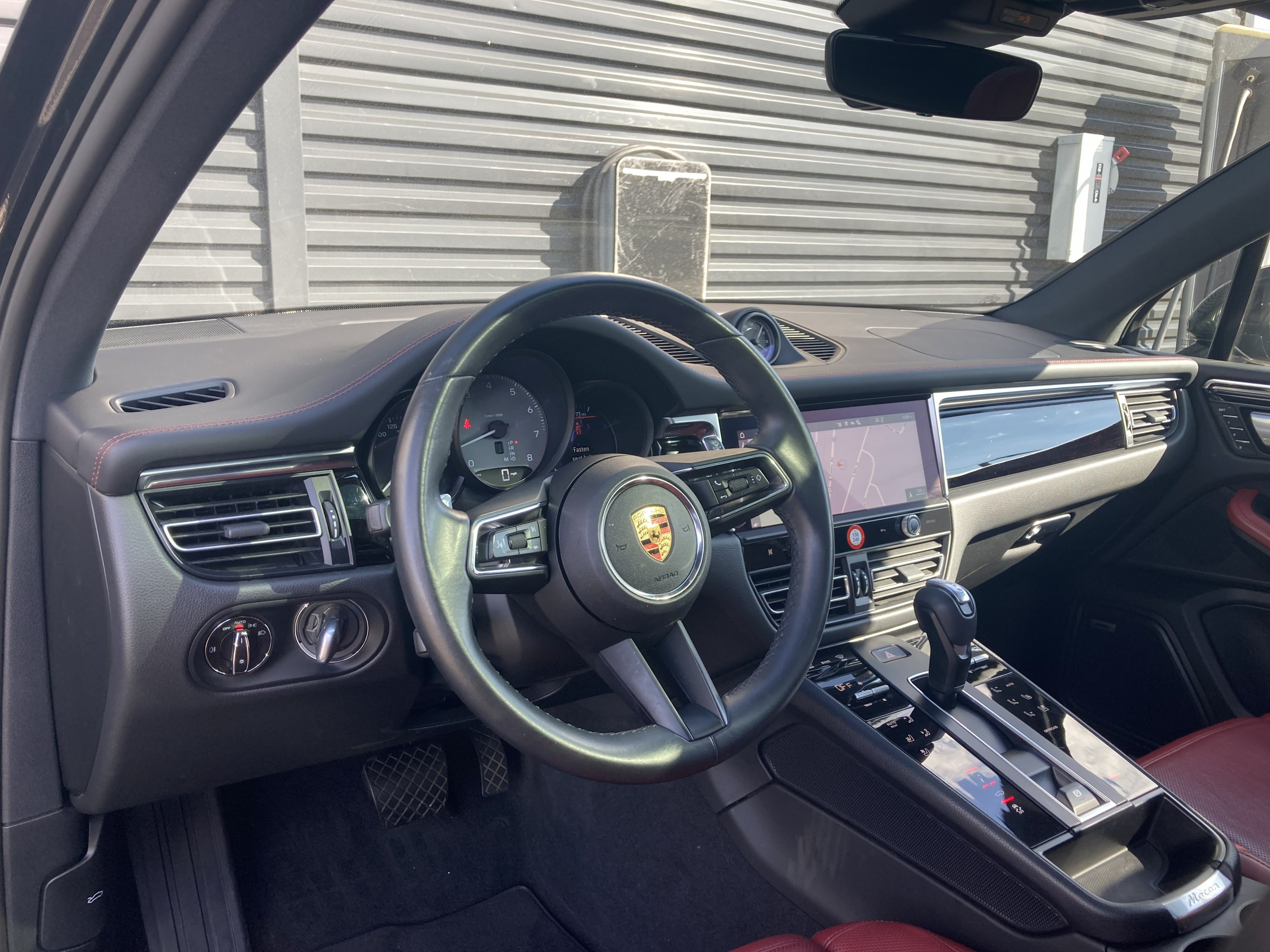 Certified 2024 Porsche Macan S AWD/4WD image 4