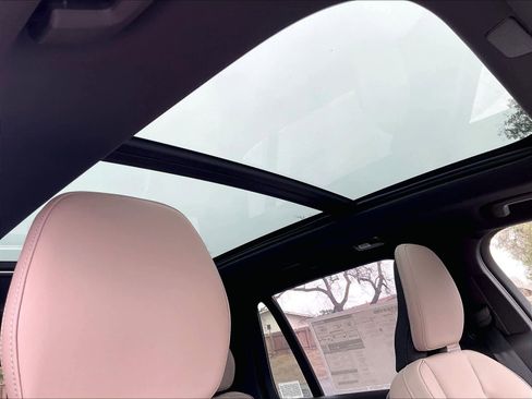 New 2026 Volvo XC90 T8 Plus w/ Protection Package Premier image 30