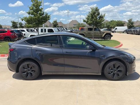 Used 2024 Tesla Model Y Long Range AWD/4WD image 10