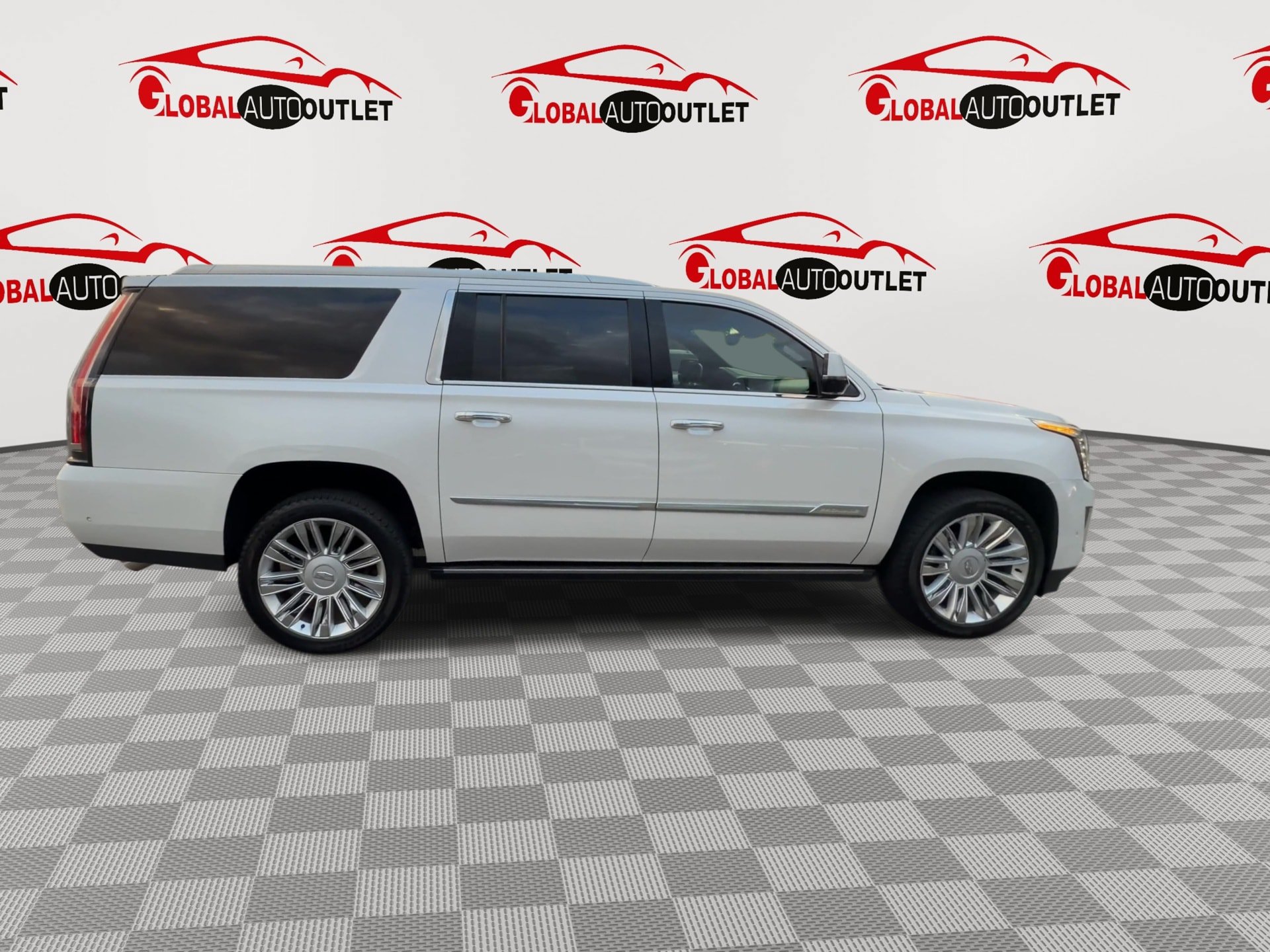 Used 2018 Cadillac Escalade ESV Platinum AWD/4WD image 2