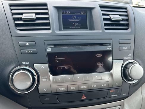 Used 2011 Toyota Highlander SE w/ Tow Pkg AWD/4WD image 22