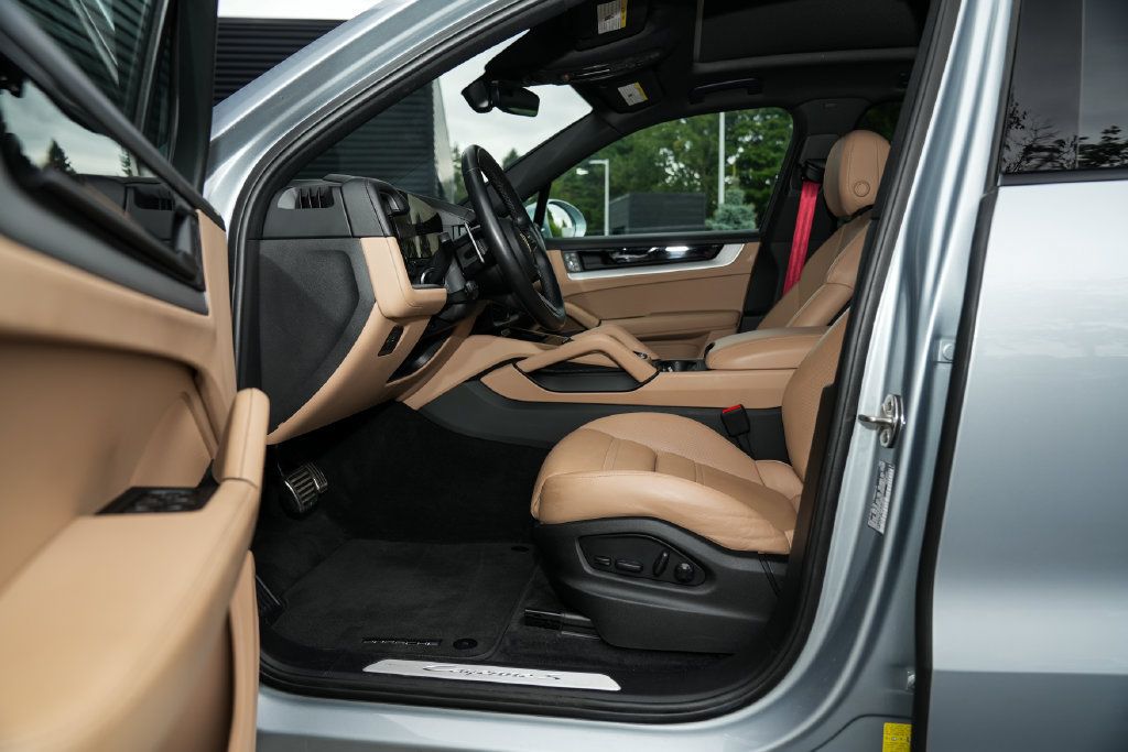 Certified 2024 Porsche Cayenne S AWD/4WD image 19