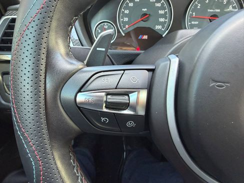 Used 2018 BMW M4 Convertible image 36