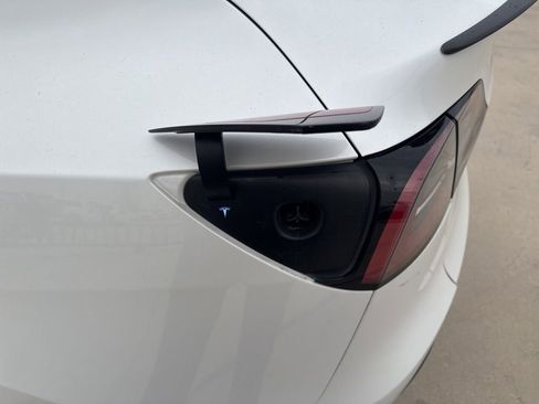 Used 2023 Tesla Model Y Performance image 18