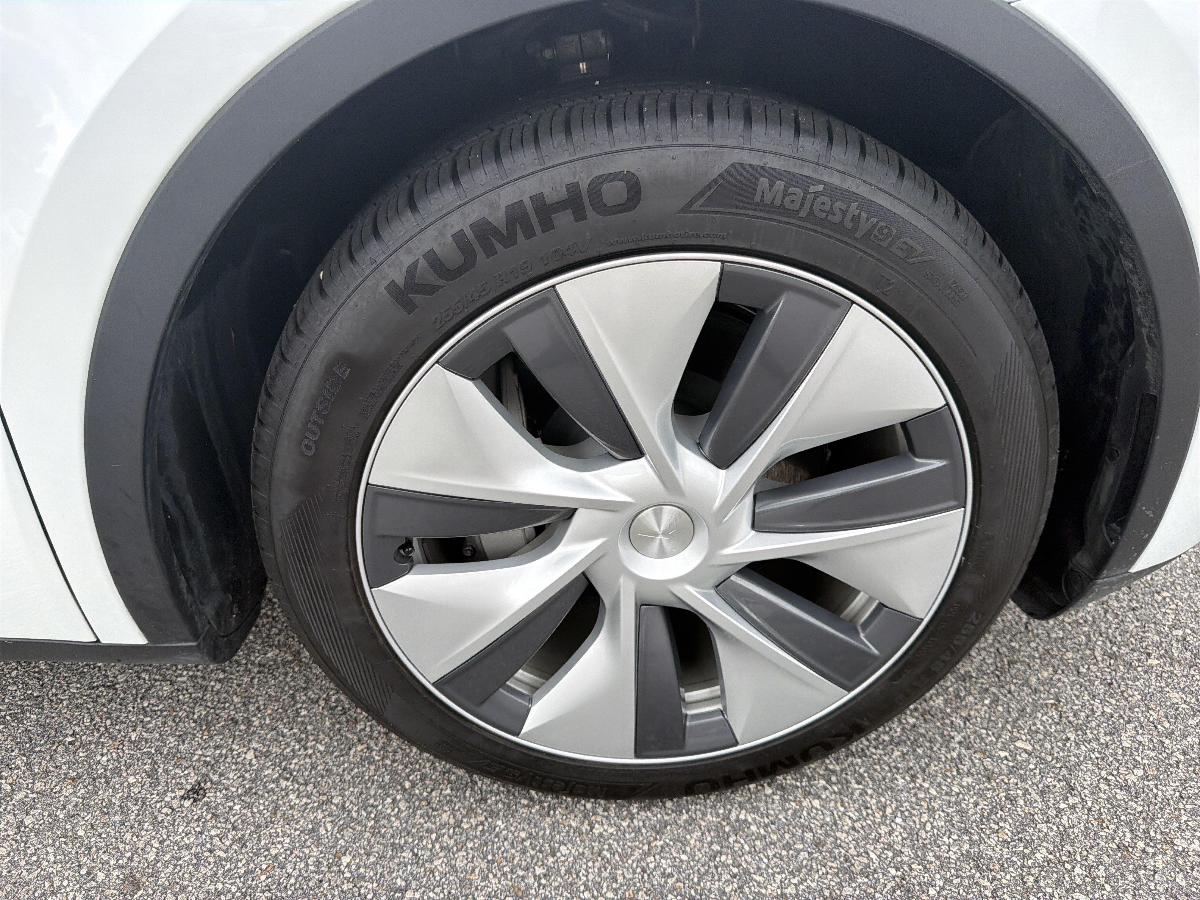 Used 2023 Tesla Model Y Long Range AWD/4WD image 17