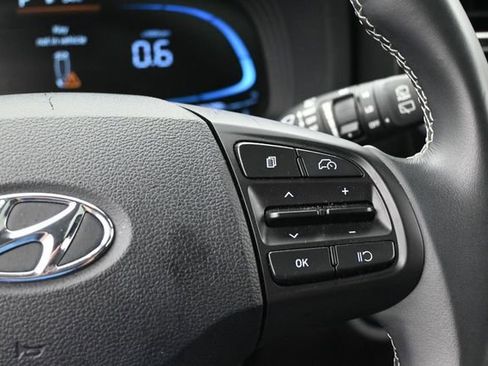 Used 2025 Hyundai Venue SEL FWD image 23
