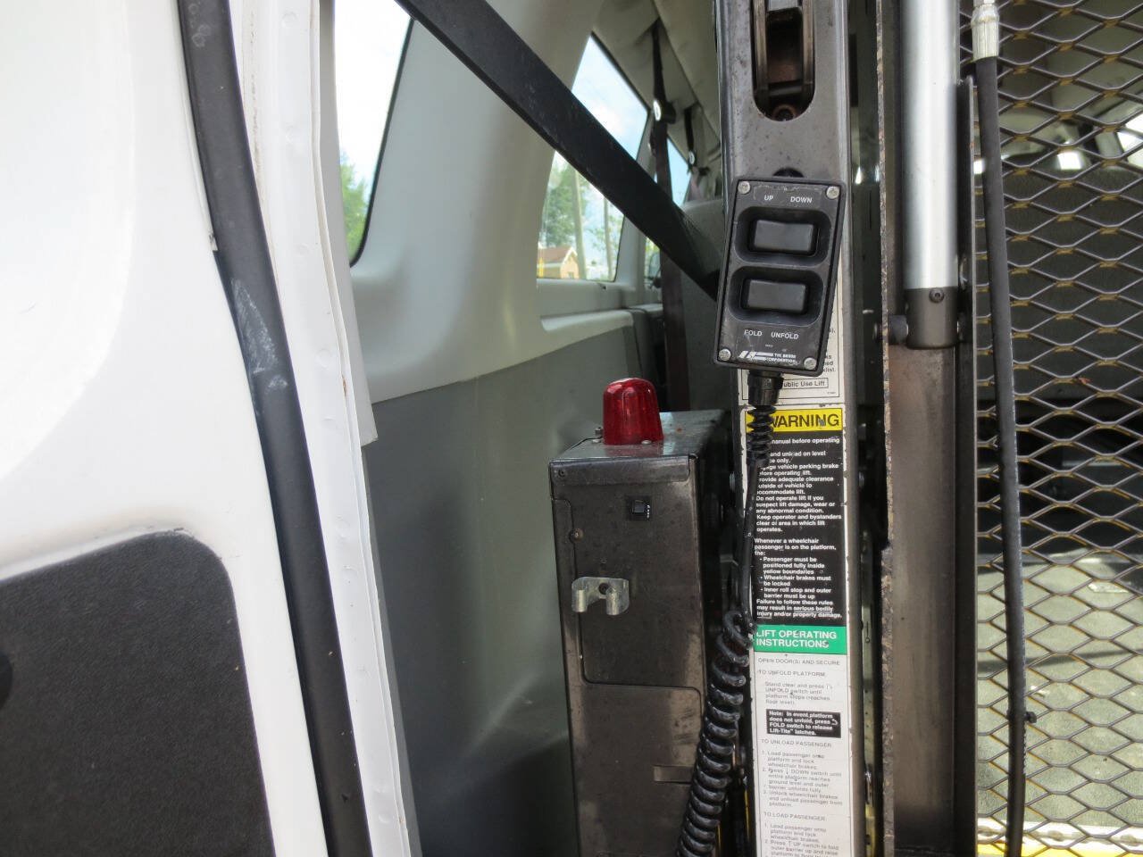 Used 2010 Ford E-350 and Econoline 350 XL RWD image 11