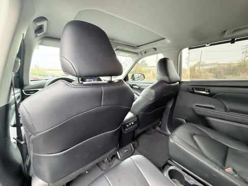 Used 2024 Toyota Highlander XLE image 26