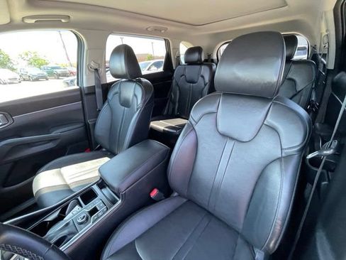 Used 2025 Kia Sorento EX w/ Panoramic Sunroof Package FWD image 18