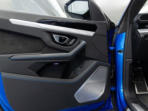 Used 2021 Lamborghini Urus image 21