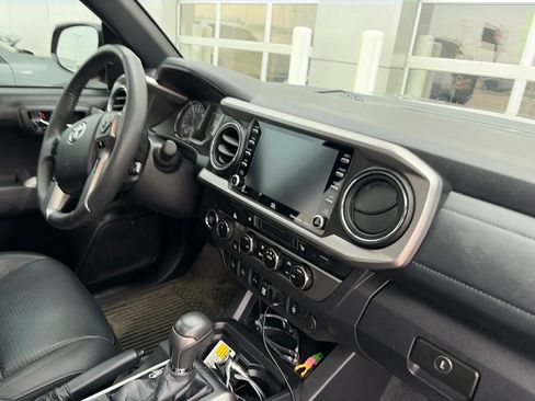 Used 2022 Toyota Tacoma Limited w/ Nightshade Package AWD/4WD image 11