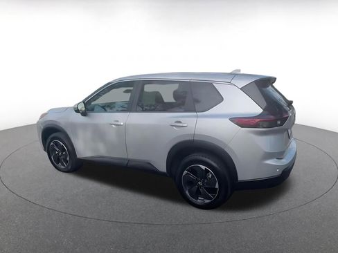 Used 2025 Nissan Rogue SV image 10