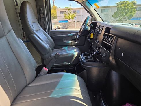 Used 2014 Chevrolet Express 2500 Extended RWD image 11