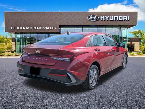 Certified 2025 Hyundai Elantra SE w/ Cargo Package FWD image 3