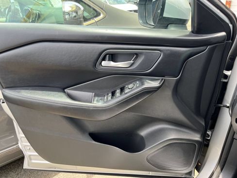 Used 2025 Nissan Rogue SV FWD image 18