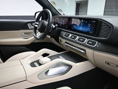 Used 2025 Mercedes-Benz GLS 450 4MATIC image 31