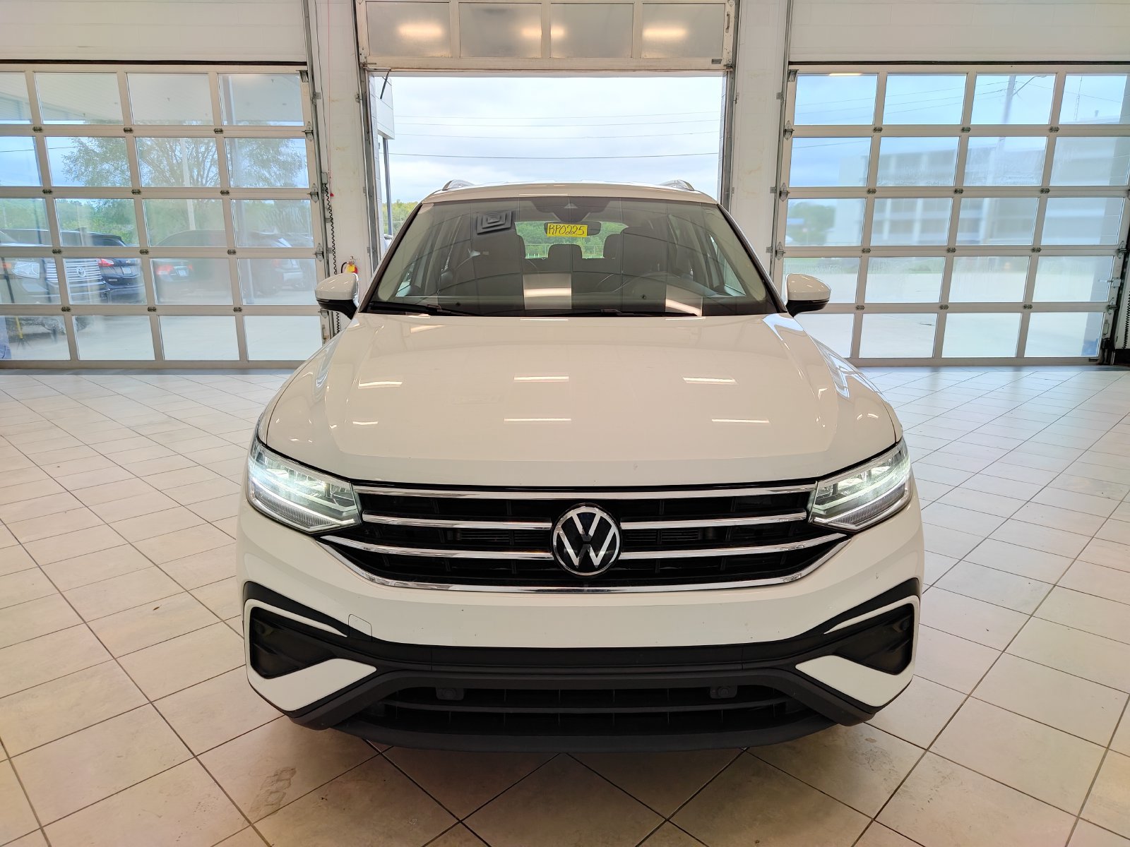 Used 2024 Volkswagen Tiguan SE AWD/4WD image 8